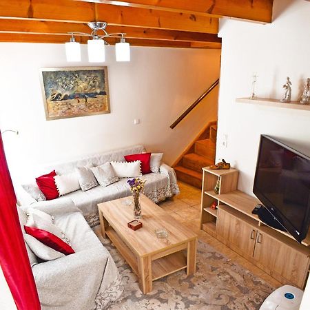 Marilou'S Cottage Ágios Matthaíos Екстериор снимка