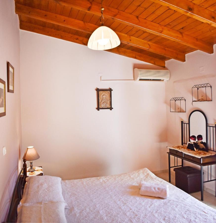 Marilou'S Cottage Ágios Matthaíos Екстериор снимка
