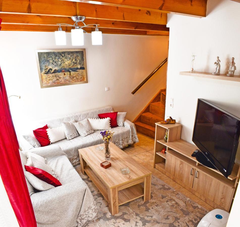 Marilou'S Cottage Ágios Matthaíos Екстериор снимка