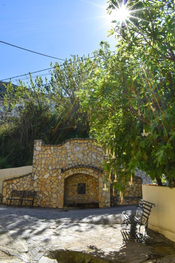 Marilou'S Cottage Ágios Matthaíos Екстериор снимка