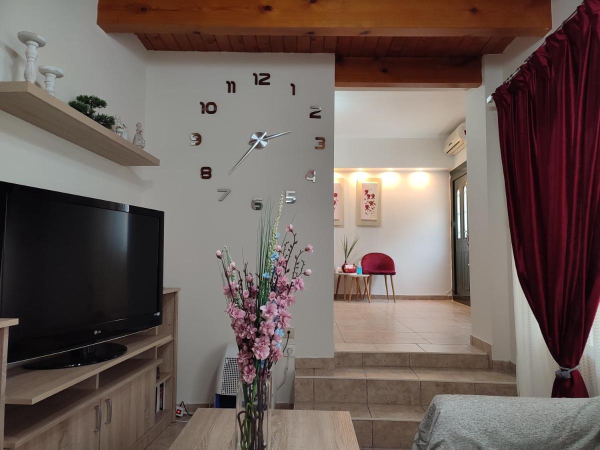 Marilou'S Cottage Ágios Matthaíos Екстериор снимка