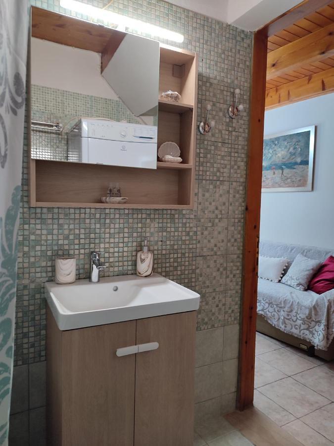 Marilou'S Cottage Ágios Matthaíos Екстериор снимка